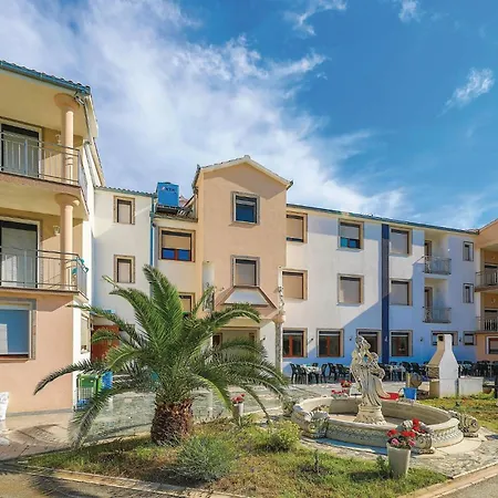 Apartment One-bedroom In Okrug Gornji
