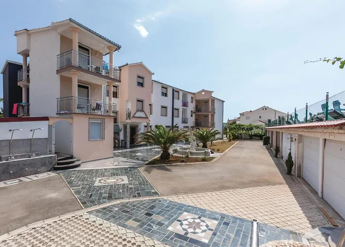 Apartment One-bedroom In Okrug Gornji