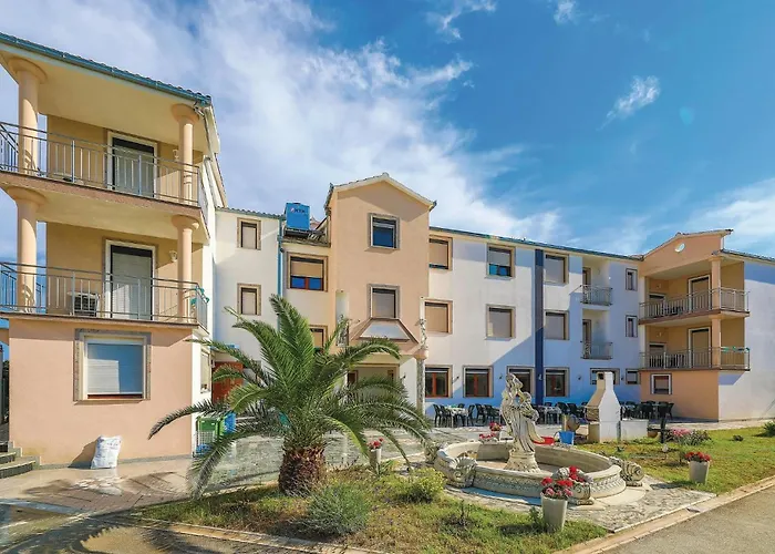 Apartment One-bedroom In Okrug Gornji
