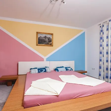 One-bedroom In Okrug Gornji