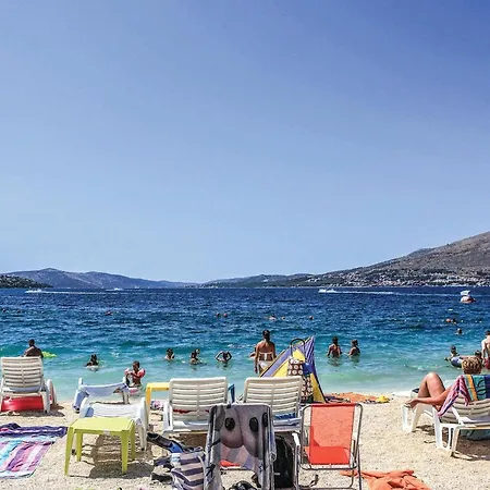 Apartment One-bedroom In Okrug Gornji *