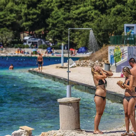 Apartment One-bedroom In Okrug Gornji