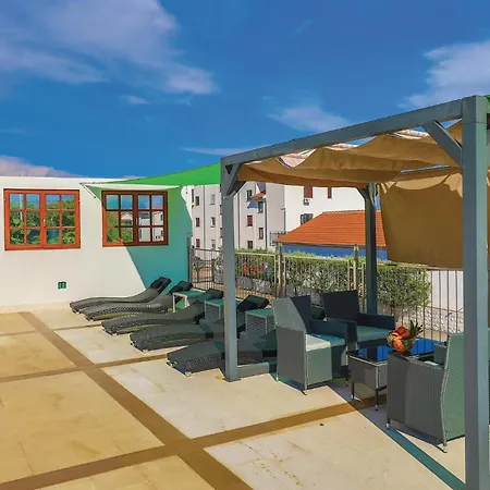 One-bedroom In Okrug Gornji *