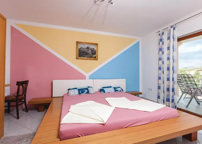 One-bedroom In Okrug Gornji