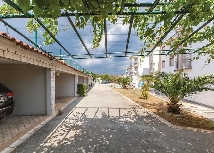 One-bedroom In Okrug Gornji * 特罗吉尔